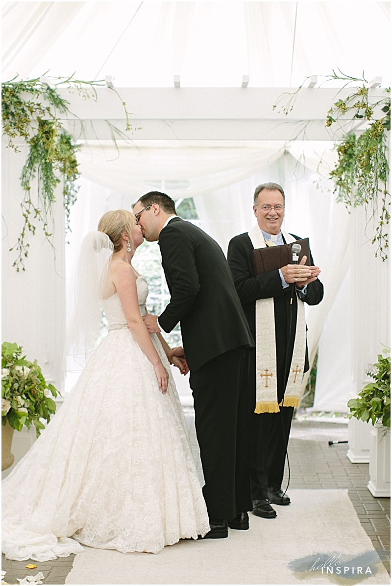 first kiss wedding photo
